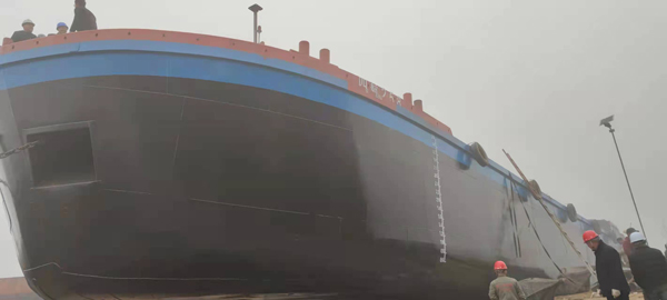 恭喜李老板船只下河，船號(hào)（四航258）